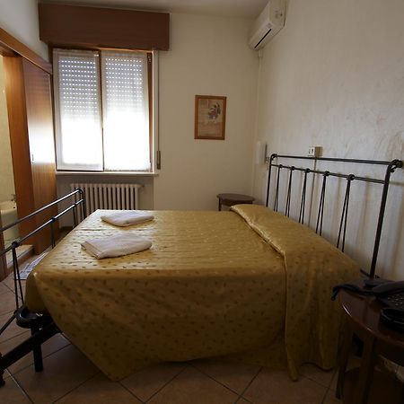 Albergo Tavernetta Castelnuovo del Garda Eksteriør billede