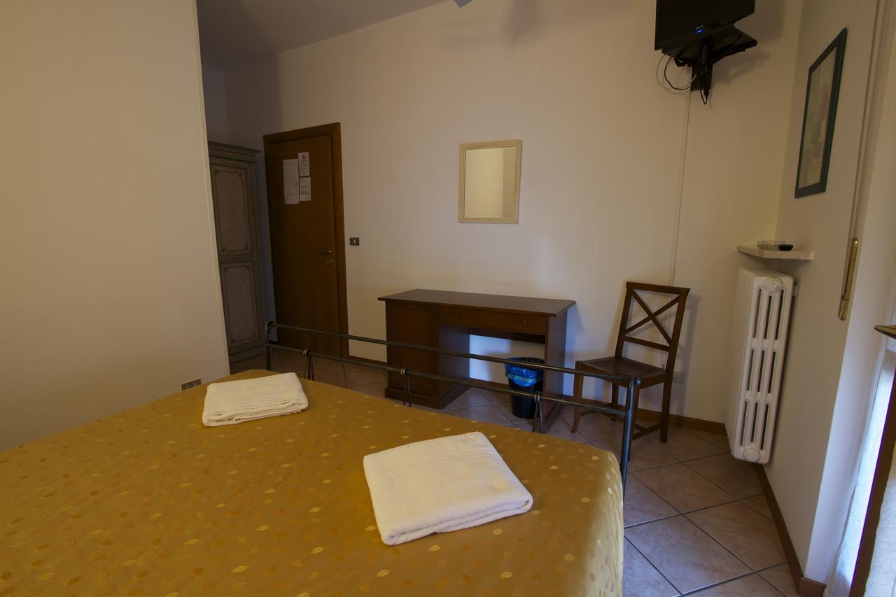 Albergo Tavernetta Castelnuovo del Garda Eksteriør billede