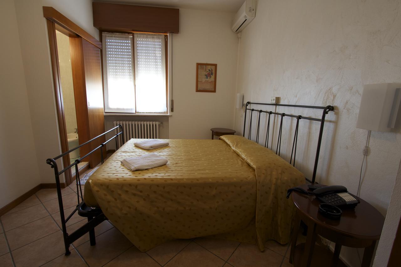 Albergo Tavernetta Castelnuovo del Garda Eksteriør billede
