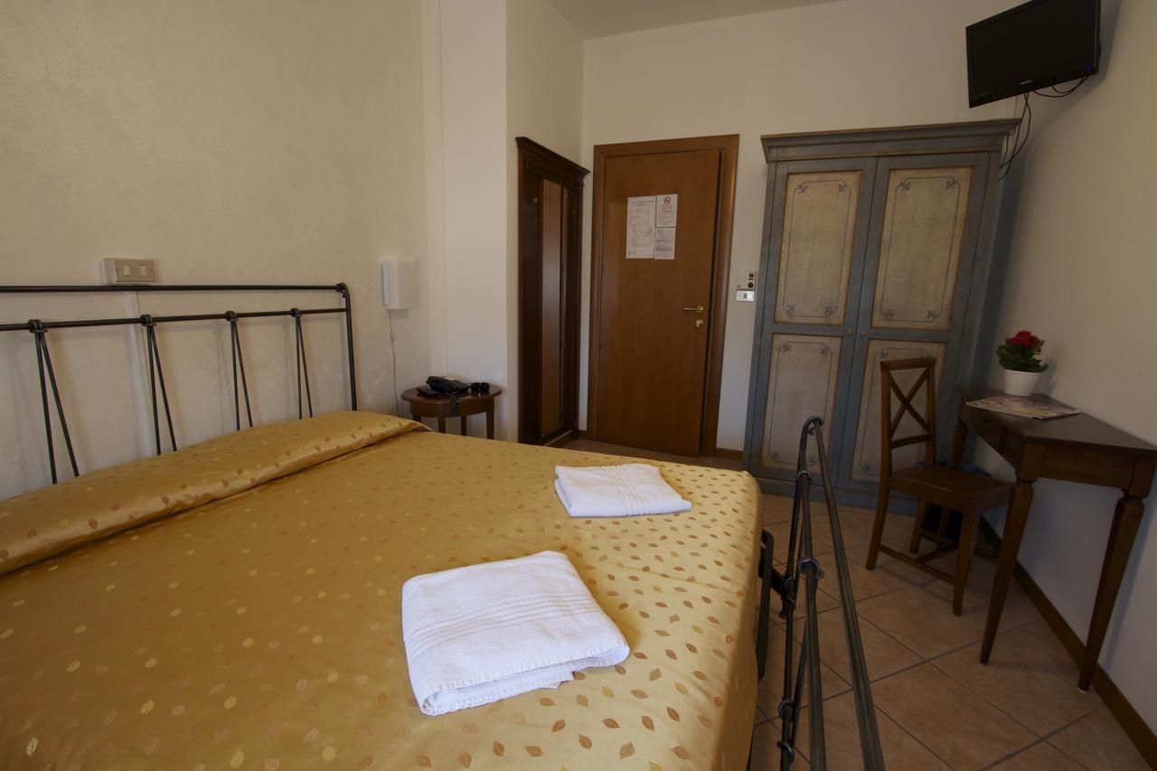 Albergo Tavernetta Castelnuovo del Garda Eksteriør billede